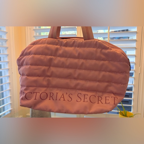 Victoria’s Secret Pink Quilted Tote Travel Weekender Gym Logo Duffel Bag - Picture 13 of 17